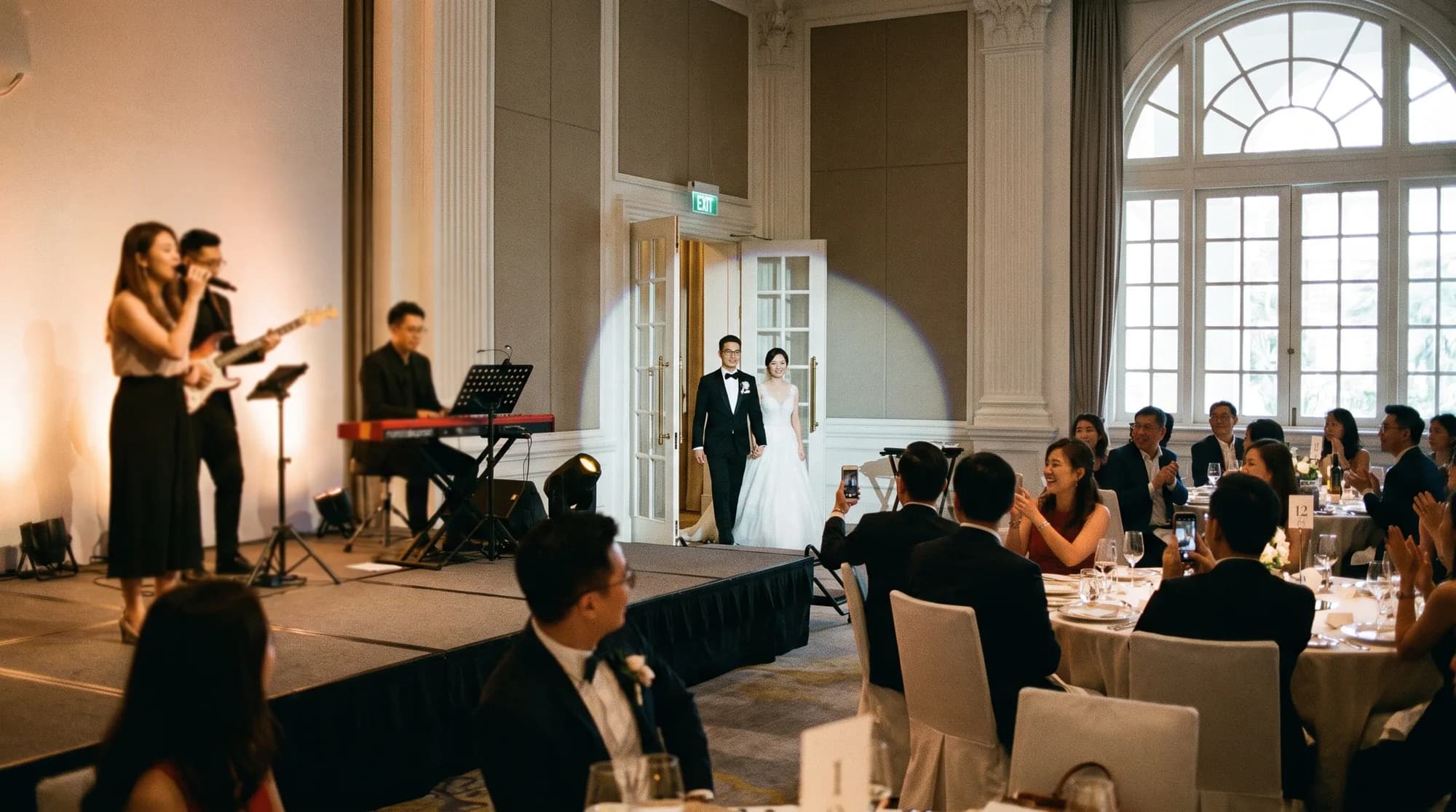 A live wedding band of a singer